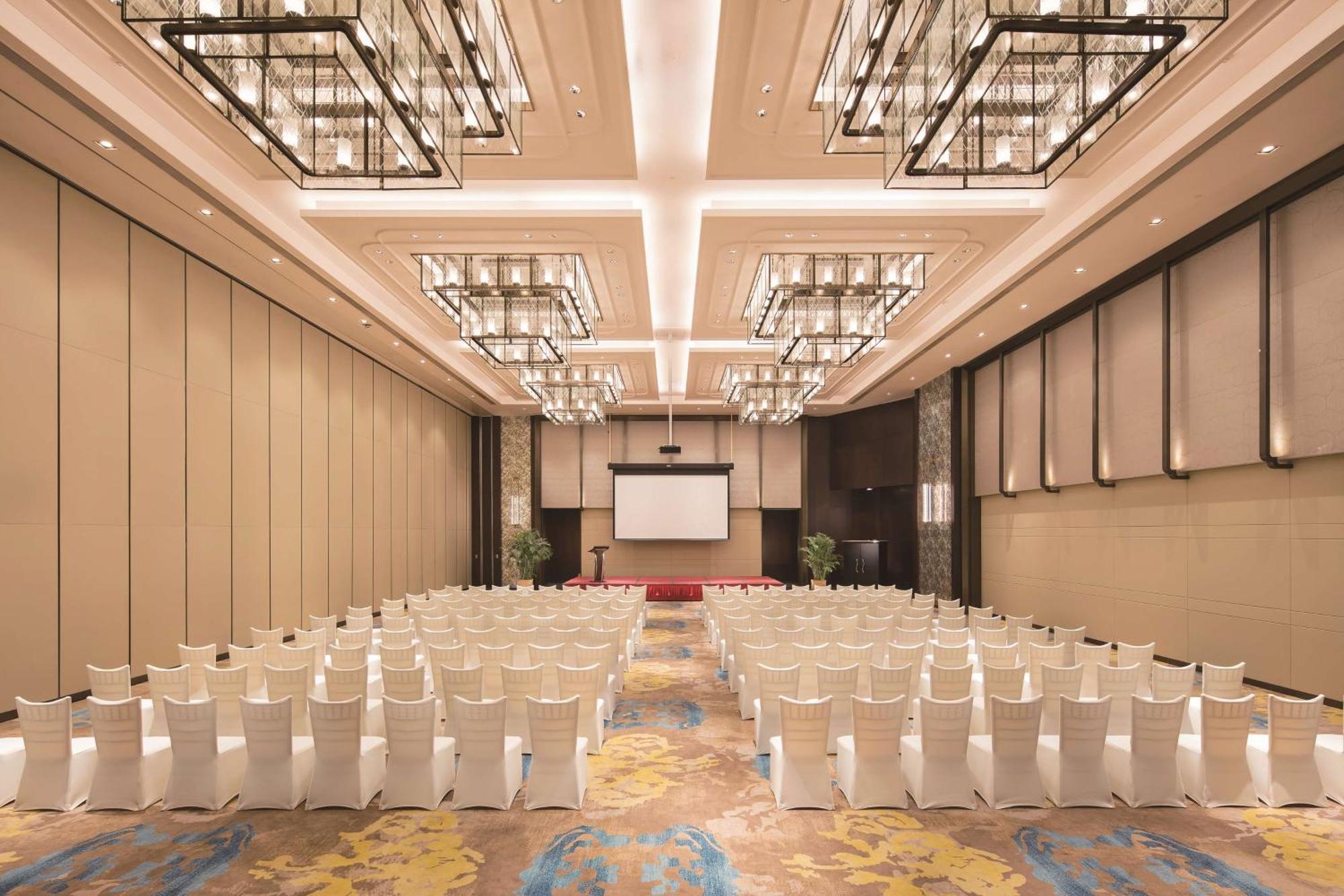 Отель Hilton Fuzhou Фучжоу Экстерьер фото